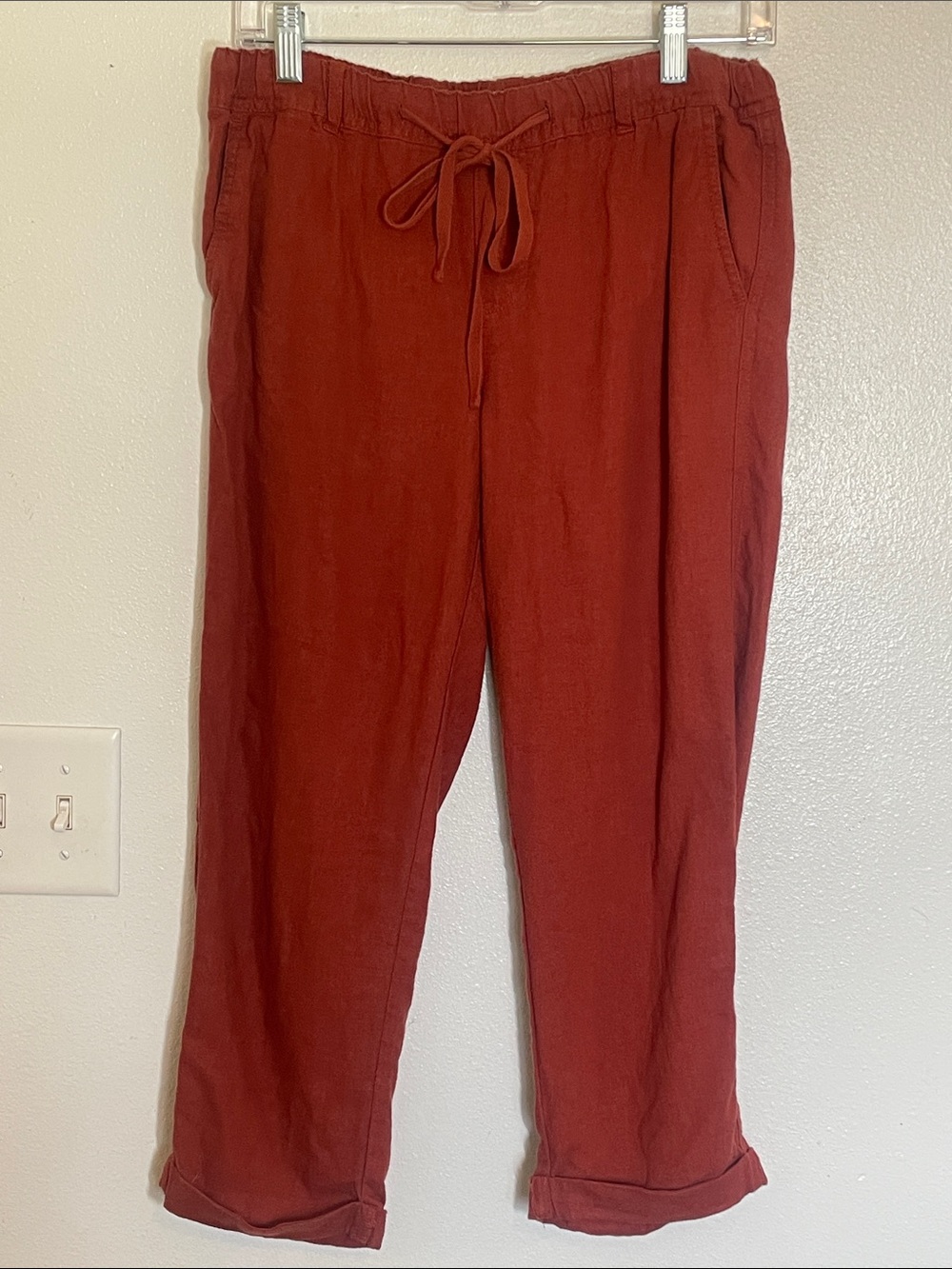 Susina Women's Cropped Drawstring Pants in Rust